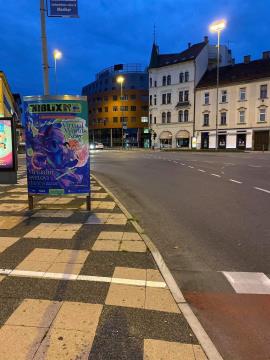 Kolodvor-pred vhodom AP